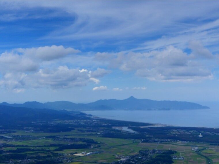眼下に、野間岳