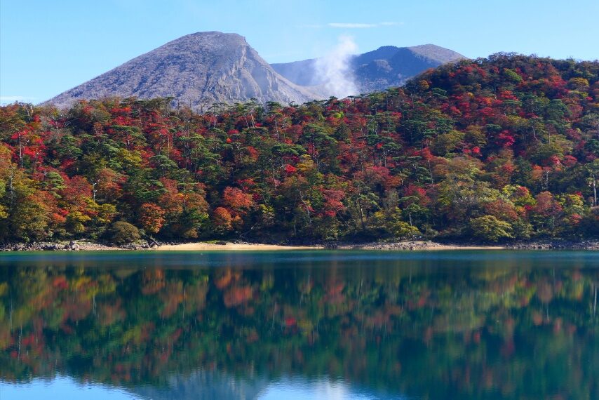 六観音御池の紅葉と韓国岳