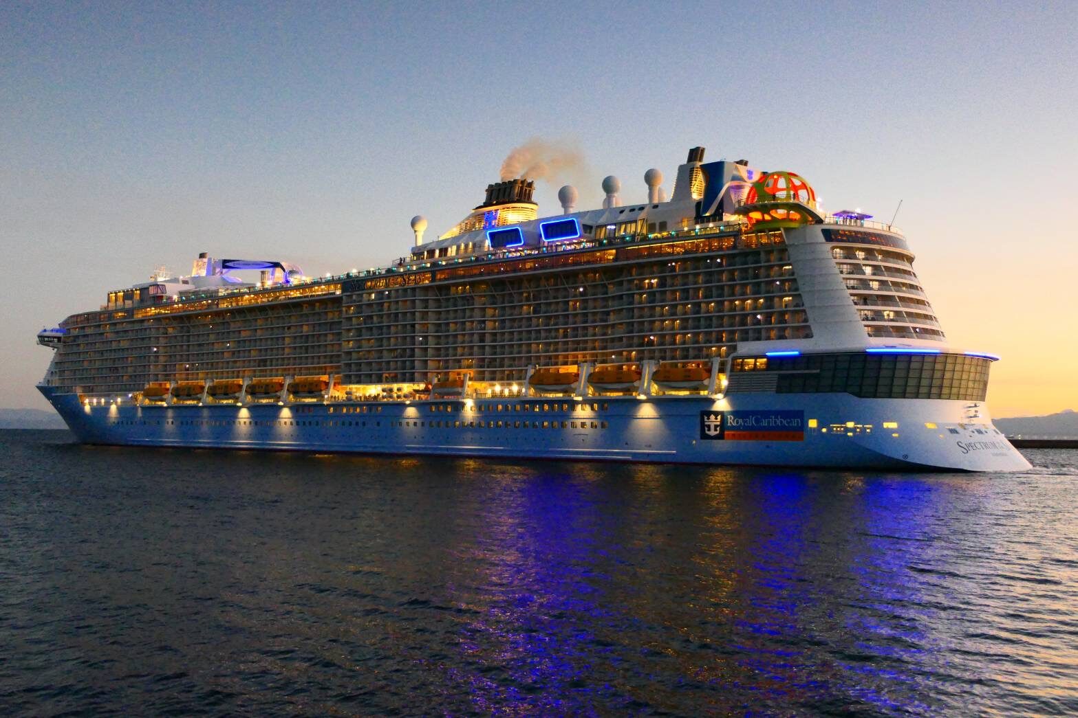 豪華クルーズ船 スペクトラナムオブザシーズ