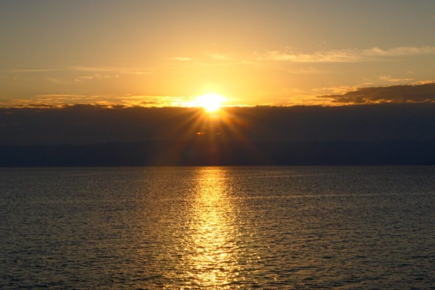 姶良市重富海岸からのご来光-2