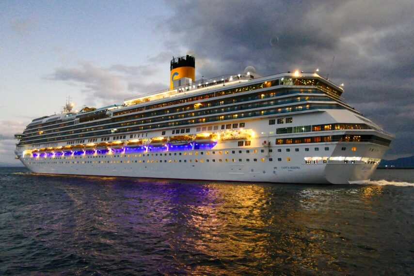 21日寄港した豪華クルーズ船 コスタセレーナ