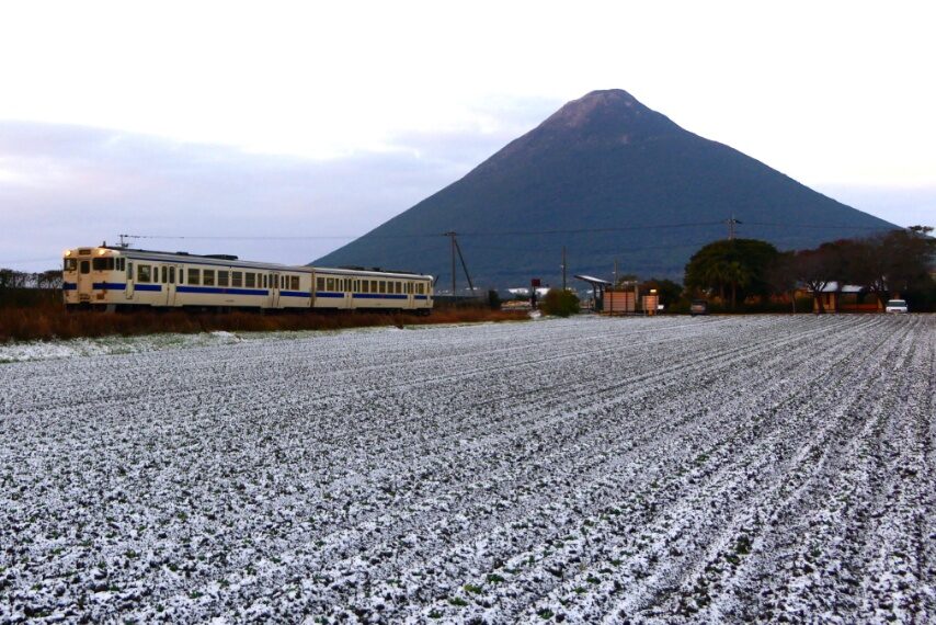 雪化粧の残る西大山駅周辺の絶景-2