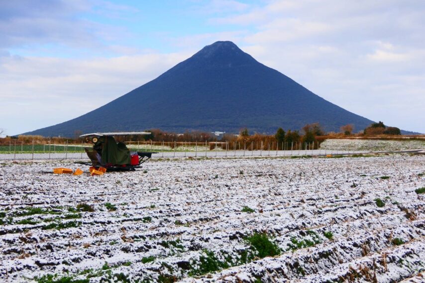 雪化粧の残る西大山駅周辺の絶景2-2
